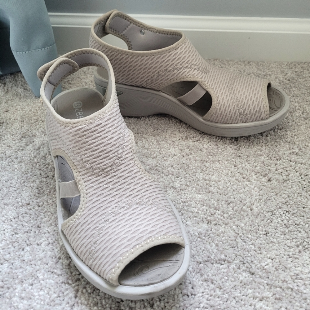 BZee Dream sandals, beige